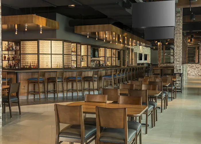Sheraton At Wrigleyville West Hotel 4*