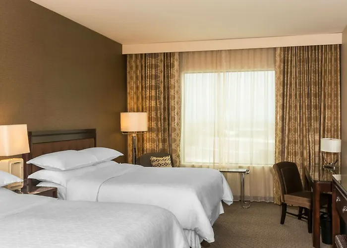Hotel Sheraton At Wrigleyville West 4*